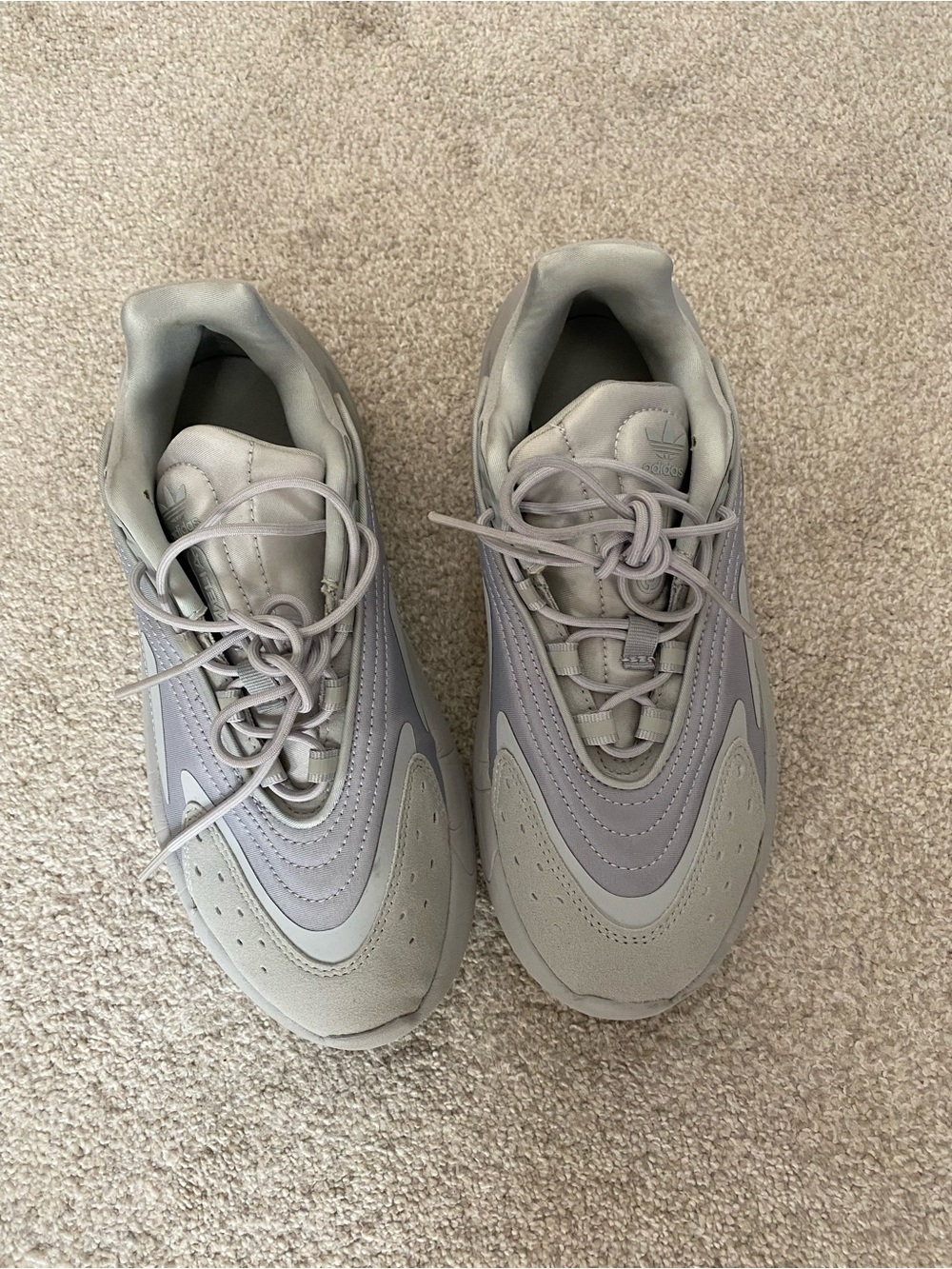 Adidas kids Sneakers in Light Gray size 6